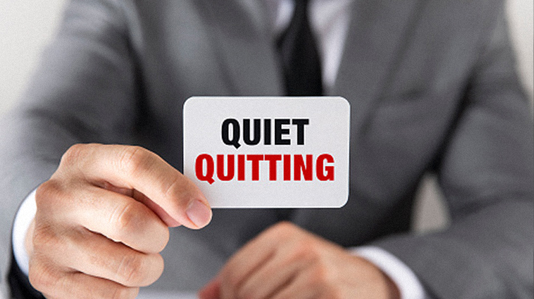 quiet quitting cosè e come risolverlo abbandono silenzioso azienda lavoro